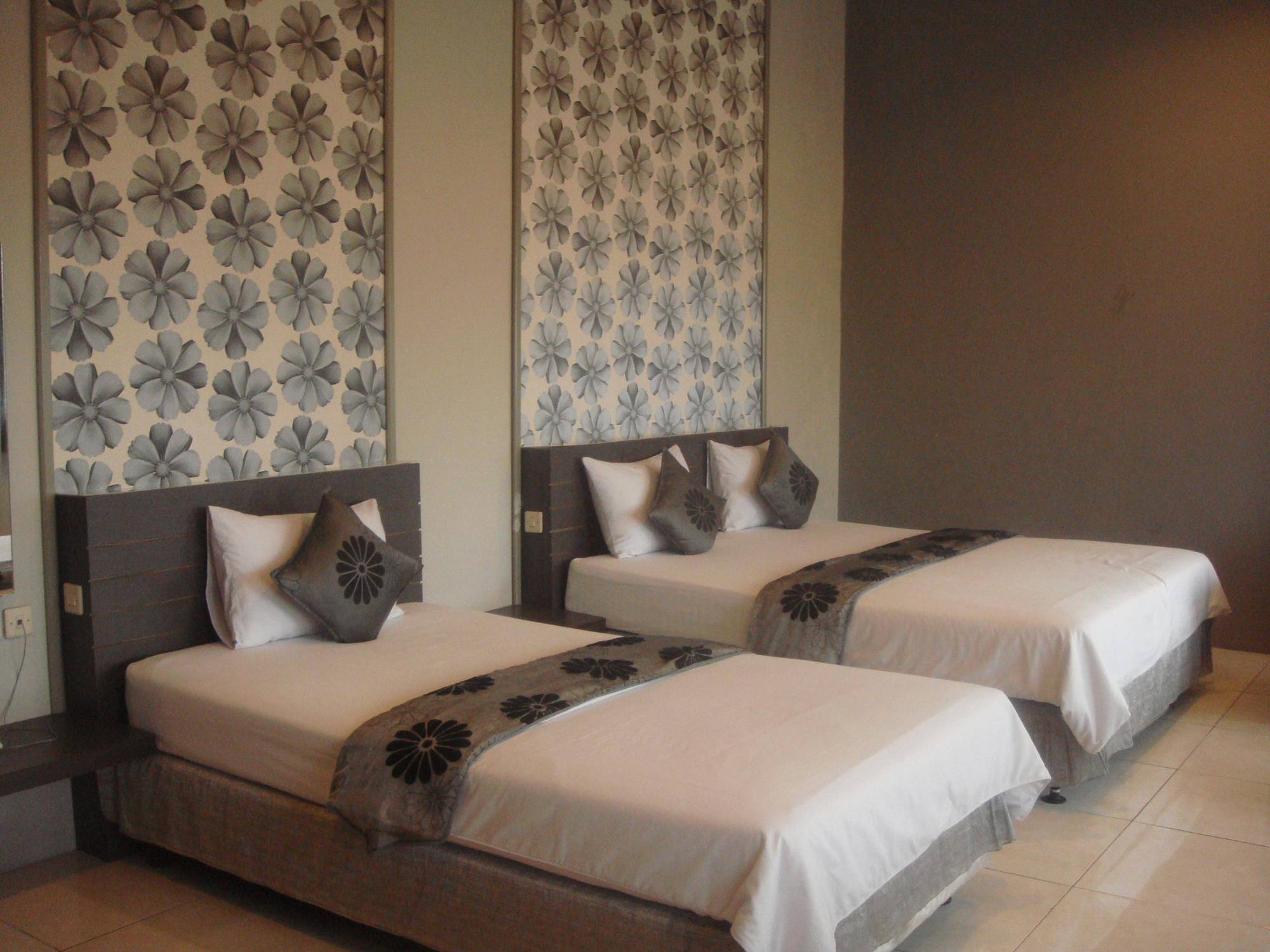 Marciella Hotel Bandung Exterior foto